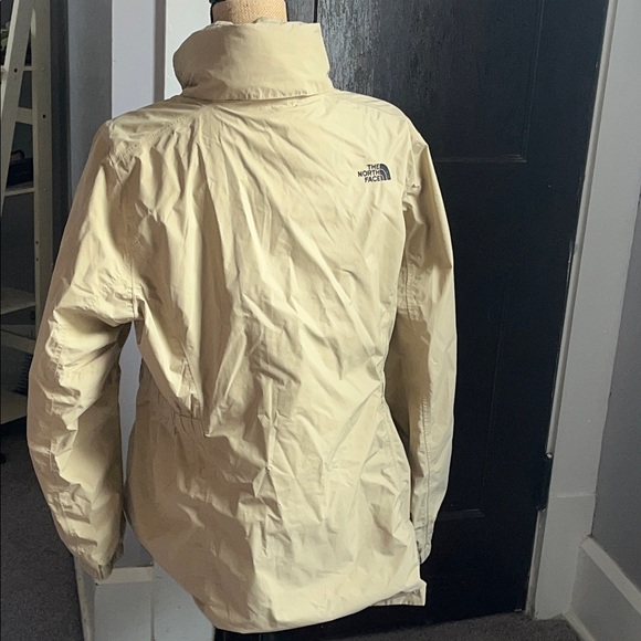 The North Face Women's Khaki Utility Shell Jacket - Picture 6 of 9